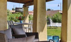 Villa Campidano 7 | Veranda con divano esterno e vista giardino Veranda
