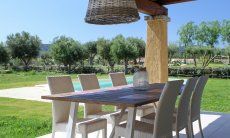 Villa Campidano 20 | Pranzare all'esterno sul commodo tavolo in veranda Tavolo per mangiare sulla terrazza con ombra di Campdiano 20