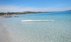 Kayak nel mare limpido di Pittulongu vicina a Olbia