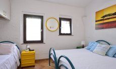 Villa Gaia | Camera 2 con letto matrimoniale e un letto singolo camera da letto