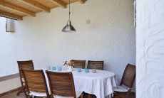 Villa Gaia | Tavolo per mangiare all'aperto sulla veranda coperta terrazza