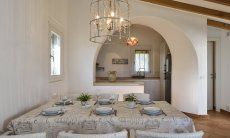 Li Conchi 7 | Sala da pranzo con vista cucina Sala da pranzo con vista cucina Li Conchi 7
