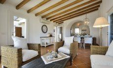 Li Conchi 9 | Soggiorno con zona pranzo e cucina Soggiorno con zona divano e zona pranzo della casa vacanza Li Conchi 9, Cala Sinzias