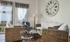 Li Conchi 28 | Angolo Divano con grandi finestre Angolo Divano