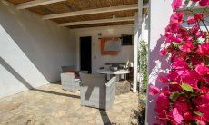 Villetta 12 | Terrazza con bougainville in fiore Terrazza entrata
