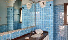 Villa Domus 9d | Bagno 1 con doccia e doppio lavandino Bagno