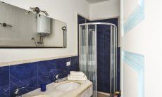Villa Torretta Chia | Bagno 4 con doccia e lavatrice Bagno