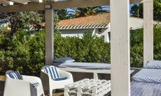 Villa Graziano | Terrazza esterna verso il giardino Neu