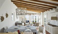 Li Conchi 20 | Sala con zona pranzo, zona living e vista mare N° 20