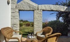 Li Conchi 36 | Terrazza con divanetto e vista giardino N° 36