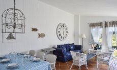 Li Conchi 37 | Tavolo da pranzo e angolo divano nel salotto Salone