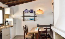 Apartment Nido 1 | Zona pranzo e camino After Restauration 2017