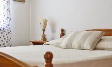 Villa Le Ginestre 1 | Camera 2 al pianterreno con letto matrimoniale Camera 2 al pianterreno con letto matrimoniale