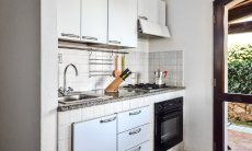 Villa Le Ginestre 2 | Cucina primo piano con forno e cucina a gas Cucina primo piano con forno e cucina a gas