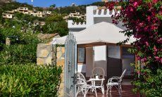 Villa Chiara | Terrazza con salotto da esterno Gazebo