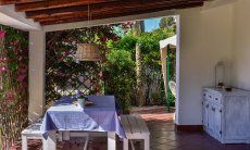Villa Chiara | Terrazza coperta arredata con tavolo per mangiare Terrazza