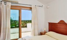 Villa del Campo | Camera 1 al primo piano con vista mare e veranda (non arredata) Camera al primo piano