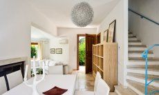 Villa del Campo | Zona pranzo con scale al primo piano Zona pranzo con scale al primo piano