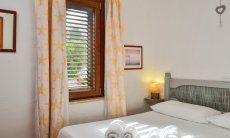 Villa Elisa | Camera 2 con letto matrimoniale e vista giardino Camera