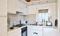 Casa 8 | Cucina con forno elettrico, fornelli a gas e lavastoviglie, nonchè grande frigo e freezer Cucina