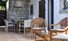 Li Conchi 27 | Il patio con divanetto e tavolo per mangiare divento un salotto all'aria aperta New Photos