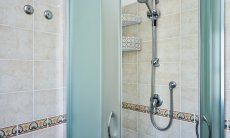 Villa Nicola | Bagno 1 con doccia Doccia