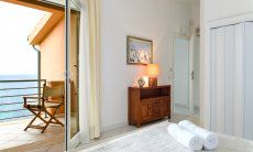 Apartment Azzurra | Camera 1 con terrazza con vista mare Camera con vista