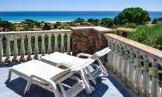 Apartment Castededdu 5 | Terrazza con lettini da sole vista mare Terrazza con vista mare