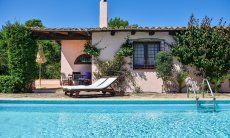 Villa Fiori 3 | Piscina limpida e lettini da sole davanti alla villa New Picture 2018
