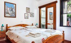 Villa Monica | Camera 2 con letto matrimoniale e ensuite bagno Camera 2