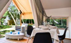 Zelt-Lodge Orri 2 | Un esperienza unica in Ogliastra (Foto della tenda 1, foto reale segue in primavera) Veranda e giardino