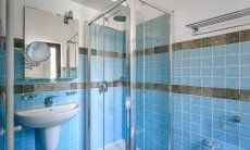 Villa Pino | Bagno 3 con doccia Bagno 3