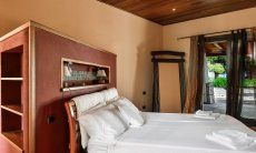 Villa Philippine | Camera 1 con letto matrimoniale e accesso alla veranda Camera principale