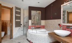 Villa Philippine | Bagno 1 con vasca grande Bagno con vasca grande
