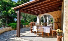 Villa Philippine | Terrazza coperta con tavolo per mangiare Terrazza con tetto e tavolo per mangiare
