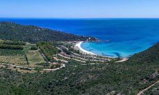 Vista aerea della baia meravigliosa di Cala Pira