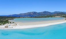 Villa Liliana | Spiaggia di porto Giunco, lata ovest della spiaggia di fornte Villa Liliana Spiaggia di porto Giunco, lata ovest della spiaggia di fornte Villa Liliana