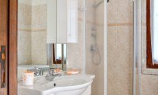 Villa Vela | Bagno con doccia Bagno