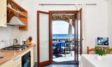 Apartment Castededdu 5 | Cucina e veranda con vista mare Cucina e veranda