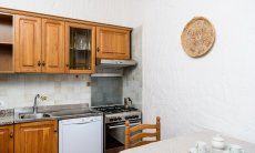 Casa Meloni 2 | Cucina rustica con tavolo per mangiare Cucina Meloni 2 a Sant Elmo