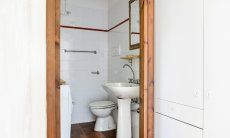 Casa Meloni 2 | Bagno di servizio con lavatrice Bagno di servizio con lavatrice Meloni 2 in Sant Elmo
