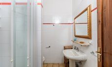 Bagno con doccia Meloni 2 a Sant Elmo