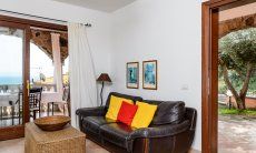 Apartment Castededdu 2 | Ingresso e salotto con vista mare Ingresso e salotto con vista mare