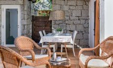 Li Conchi 28 | Il patio con divanetto e tavolo per mangiare divento un salotto all'aria aperta Caffè all'aperto
