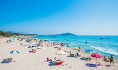 Lido di Orri con poche persone anche in alte stagione