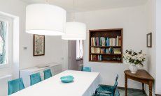Villa Pola | Luminosa sala da pranzo con grande tavolo Luminosa sala da pranzo con grande tavolo