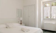 Villa Pola | Camera 2 con letto matrimoniale e armadio a muro Camera 2 con letto matrimoniale e armadio a muro