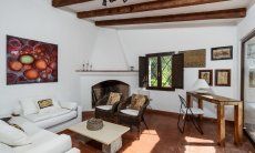 Casa 1 | Salotto con divano e camino Casa 1 Sant Elmo Sardegna del Sud