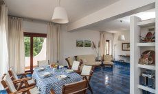 Apartment Orri 3 | Sala spaziosa con tavolo per mangiare App. Orri 3 Tortoli Costa Est Sardegna