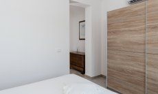 Villa del Campo | Camera 2 al primo piano con letto matrimoniale e vista montagna Villa del Campo, Is Molas, Pula